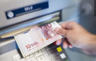 Bargeldbezug am Geldautomat