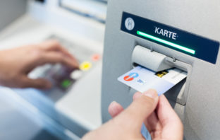 Bezug von Bargeld aus dem Geldautomaten