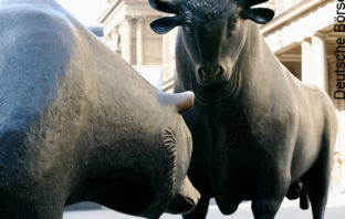 Bulle und Bär vor der Frankfurter Aktienbörse