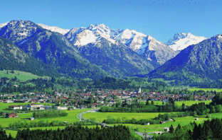 Blick auf Oberstdorf im Allgäu Bankfilialen in der Region