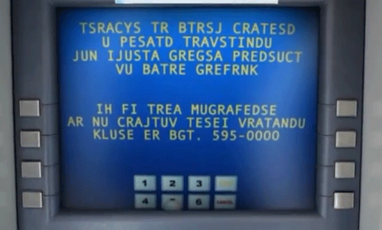 Der Einstiegsbildschirm des Geldausgabeautomaten zeigt einen offensichtlich unsinnigen Text