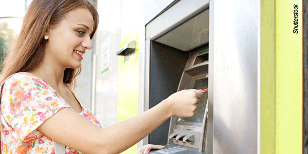 Bargeldbezug am Geldautomaten ist für Bankkunden Alltag