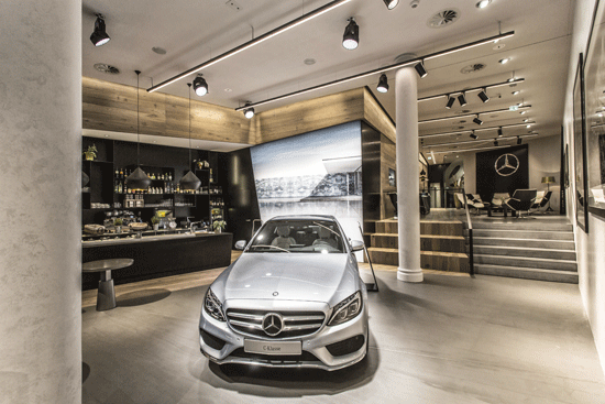 Der Mercedes me Store in Hamburg verbindet Werbung mit Emotionen