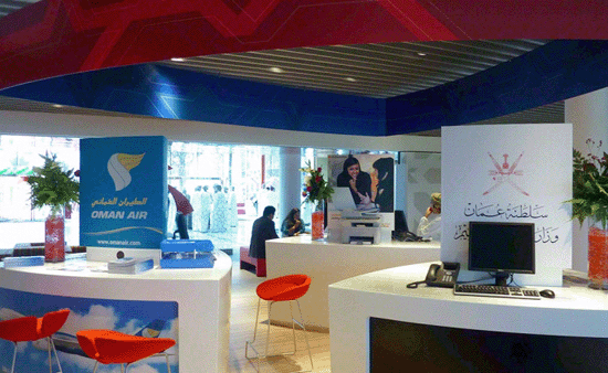 Ausstellungsbereich der Fluggesellschaft Omanair in der Bankfiliale