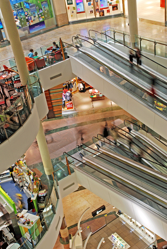 Blick ins Innere des Dundrum Einkaufscenters in Dublin