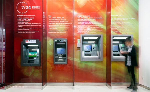 Geldausgabeautomaten im Eingangsbereich der Bank of China
