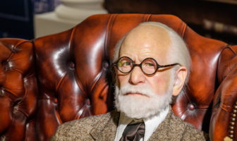 Dr. Sigmund Freud auf seiner Couch