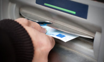 Bargeldbezug am Geldautomaten