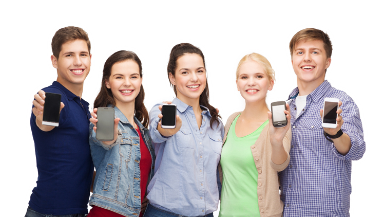 Jugendlich nutzen Social Media vor allem per Smartphone