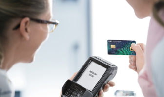 Bezahlen mit einer biometrischen Bezahlkarte